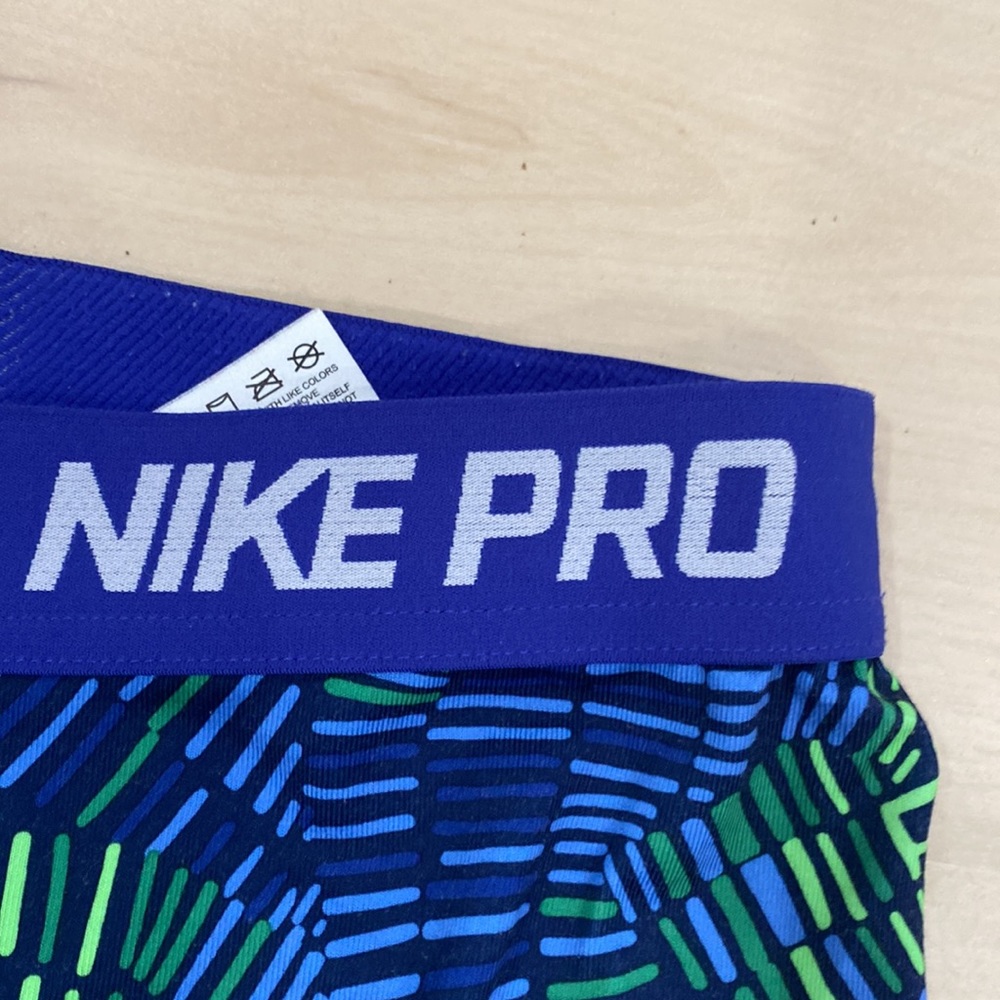 Nike Pro - Picture 3 of 8